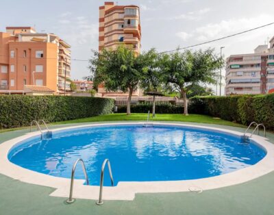 Apartamento con vistas al mar, piscina comunitaria y Wi-Fi